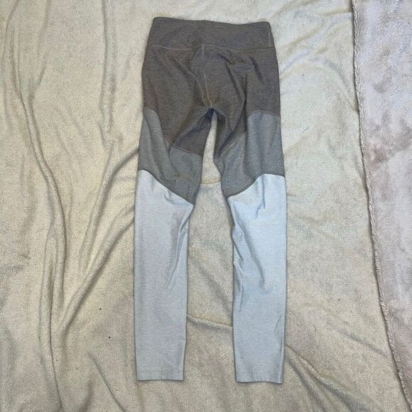 Outdoor Voices neutral tan and white chevron athleisure  compression leggings | - Picture 4 of 4